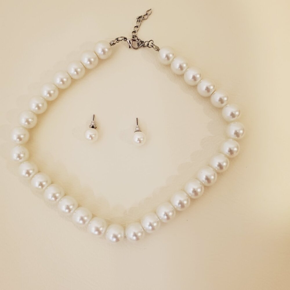 1 Set of Cream Pearl Necklace with matching Knob earrings.